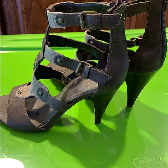 3/20$ Trend Report 9.5 gladiator heels - Picture 3 of 4